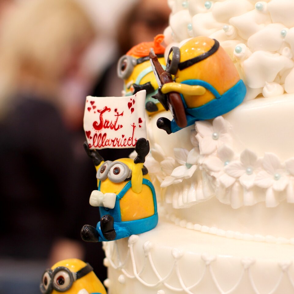 Cake minions caricature