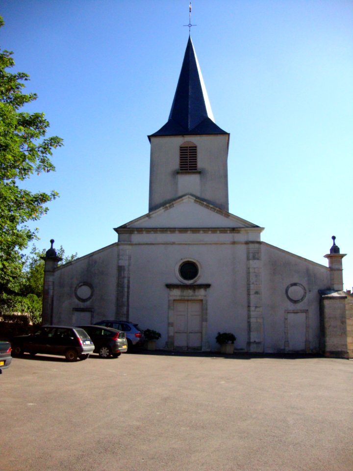 Chassagne-Montrachet (Côte d'Or, Fr) église, façade et tour