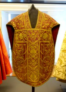 Chasuble, 18th century, view 1 - Museu Nacional de Machado de Castro - Coimbra, Portugal - DSC00222