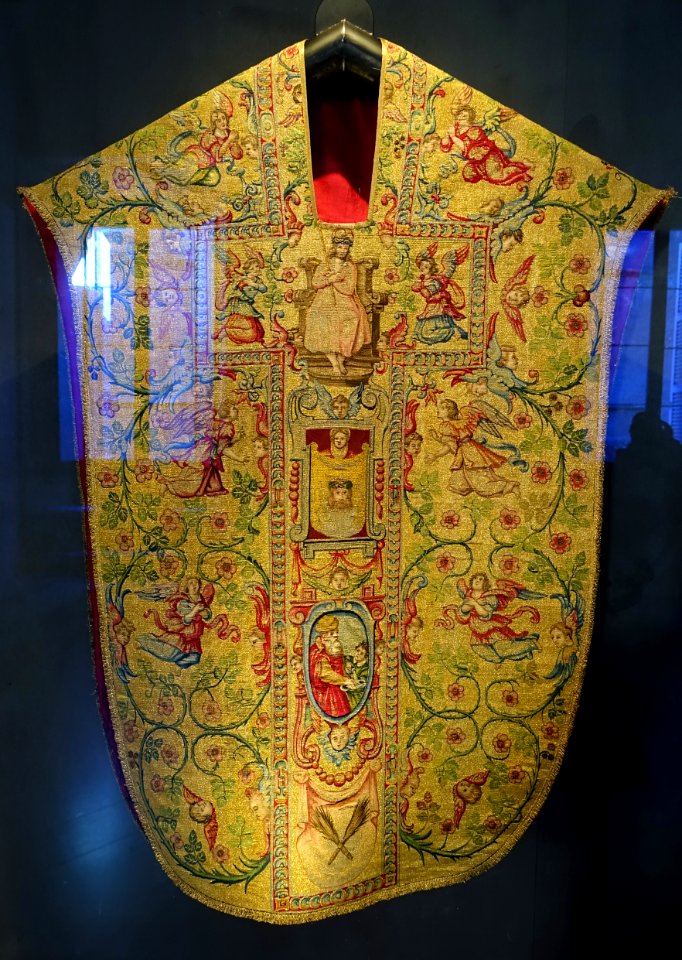 Chasuble, with Christ mocked, Veronica, Pilate washing his hands, 1593-1597, silk, gilt silver - Mass vestments of Pope Clement VIII Aldobrandini - Sala degli Indirizzi di Pio IX - Vatican Museums - DSC00679