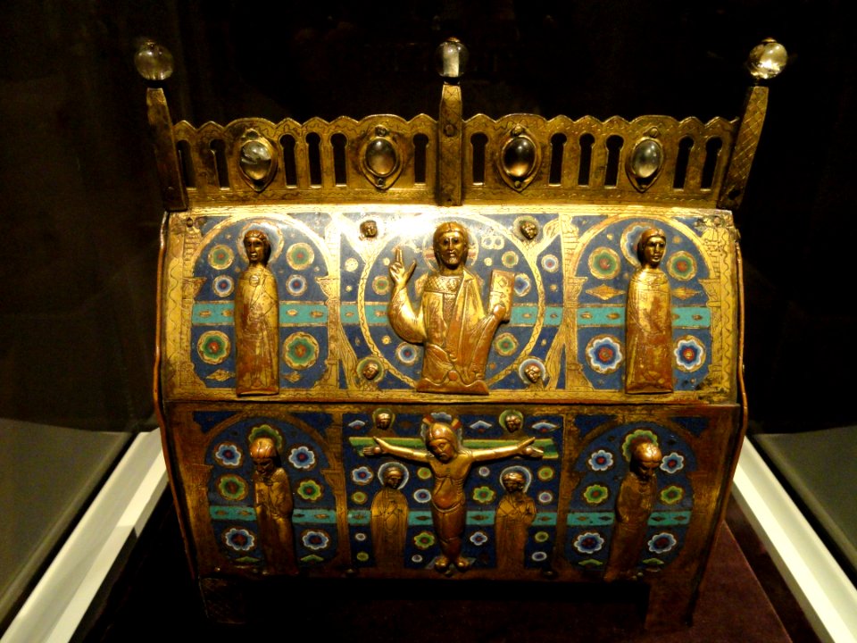 Chasse, view 1, about 1225-1250 AD, French, Limoges, gilded copper and enamel over oak core - Cleveland Museum of Art - DSC08487