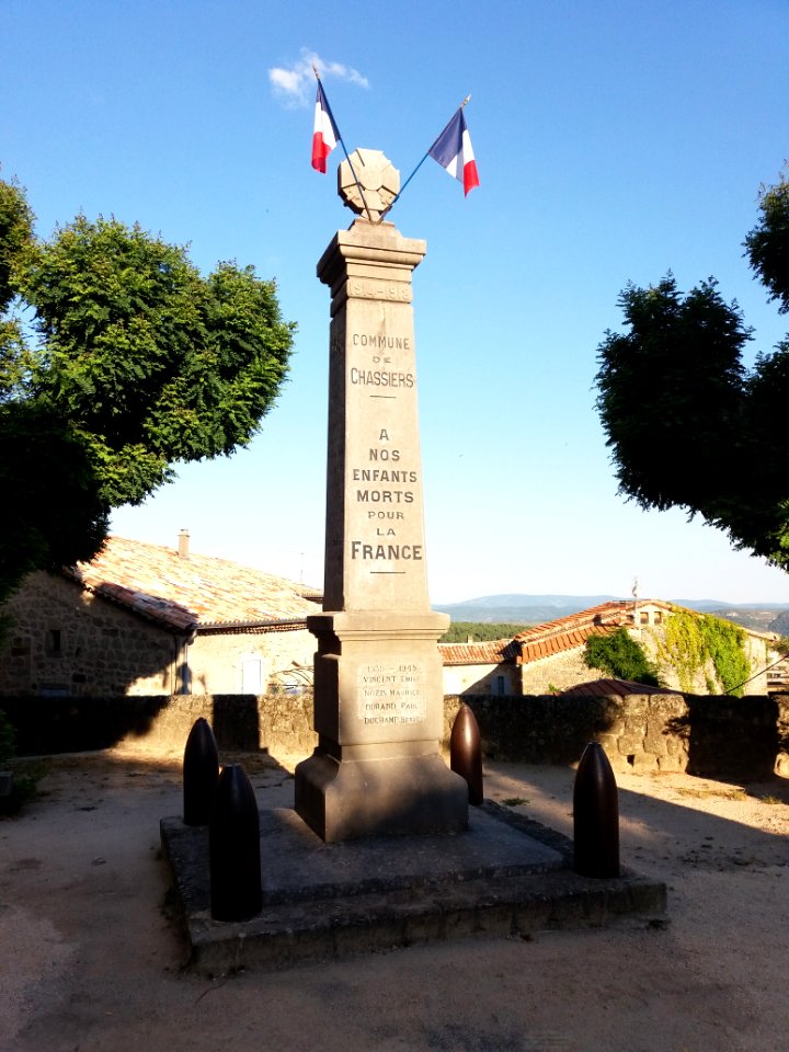 Chassiers - Monument aux morts