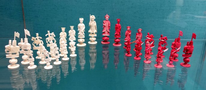 Chess set, 32 pieces, China, 1850-1875, ivory, cochineal red coloring - Germanisches Nationalmuseum - Nuremberg, Germany - DSC03129
