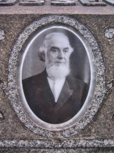 Charles Taze Russell Monument, United Cemeteries, 2015-06-08, 02