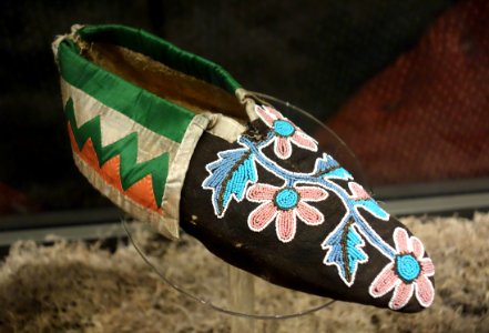 Cherokee moccasin, 1815-1840 - Bata Shoe Museum - DSC00632