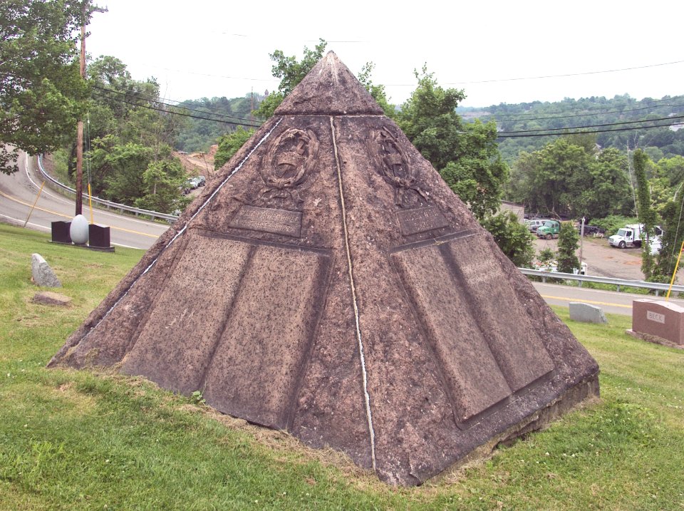 Charles Taze Russell Pyramid, United Cemeteries, 2015-06-08, 02