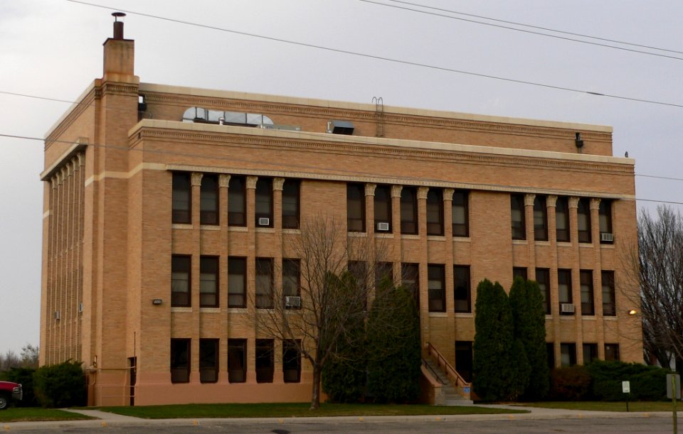 Charles Mix County courthouse from SW 3