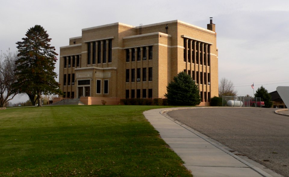 Charles Mix County courthouse from NW 2 long