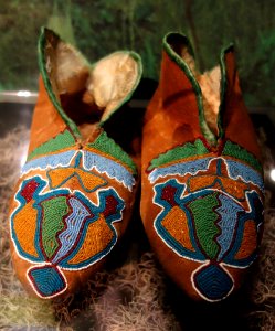 Cherokee (probably) moccasins, 1820-1850 - Bata Shoe Museum - DSC00622