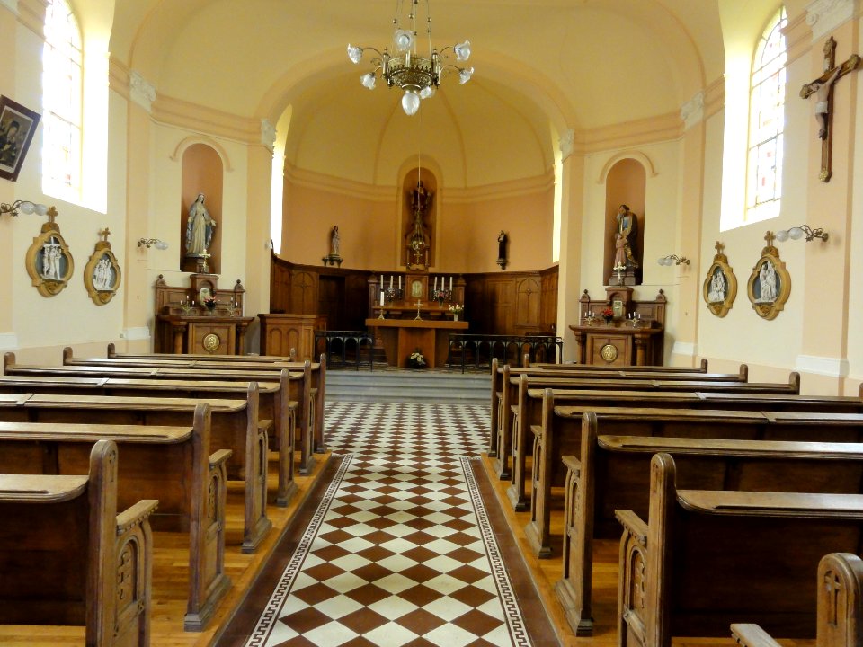 Chazelles-sur-Albe (M-et-M) église, nef