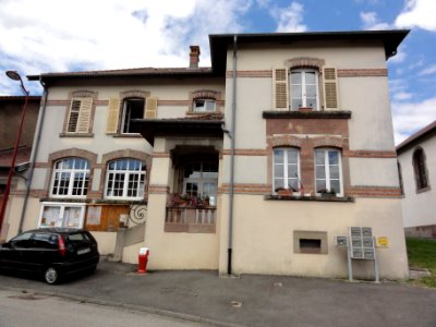 Chazelles-sur-Albe (M-et-M) mairie - école