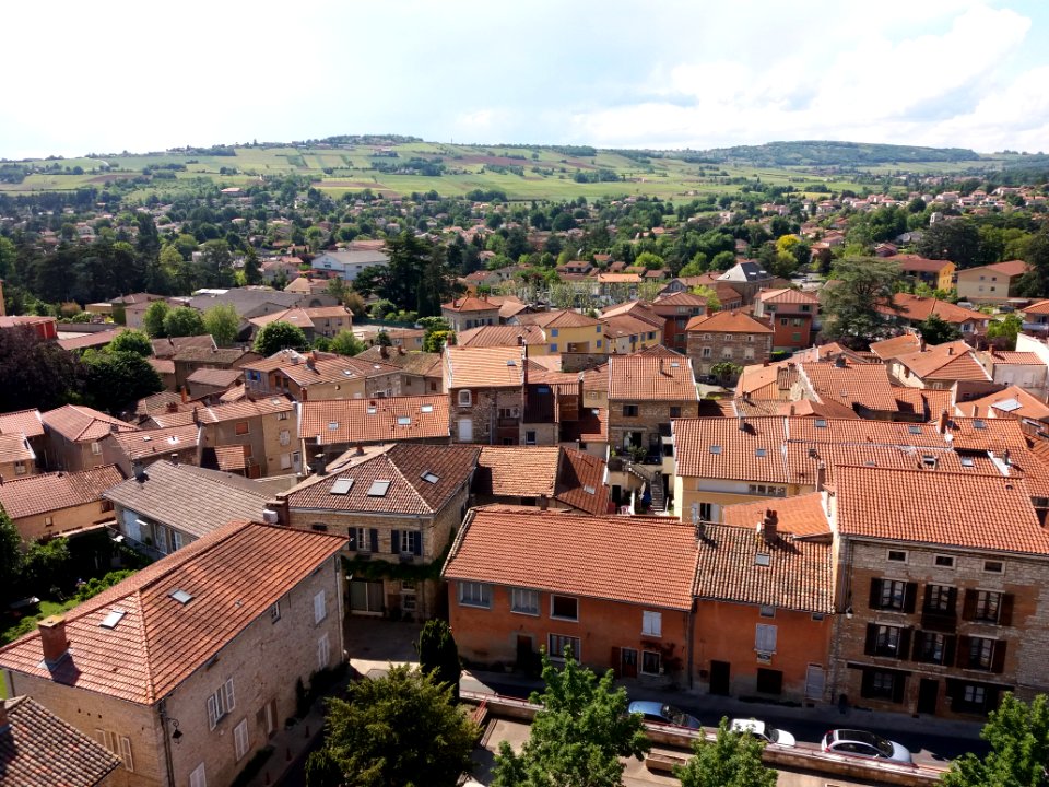 Chazay-d'Azergues - Vue sur le village côté de la place de la Platière depuis le beffroi de l'église Saint-Pierre