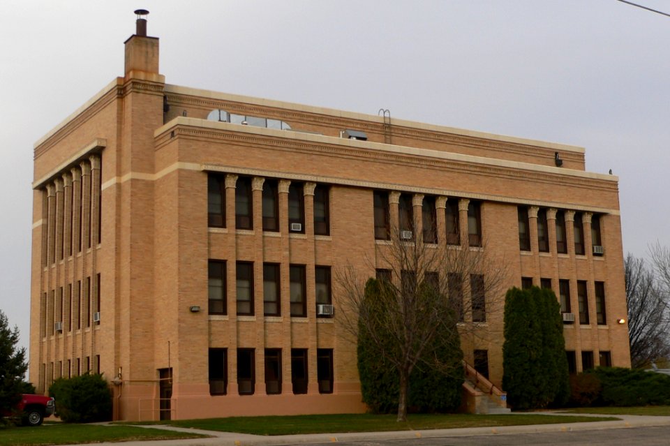 Charles Mix County courthouse from SW 2