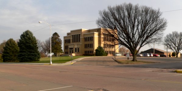 Charles Mix County courthouse from NW 1 long