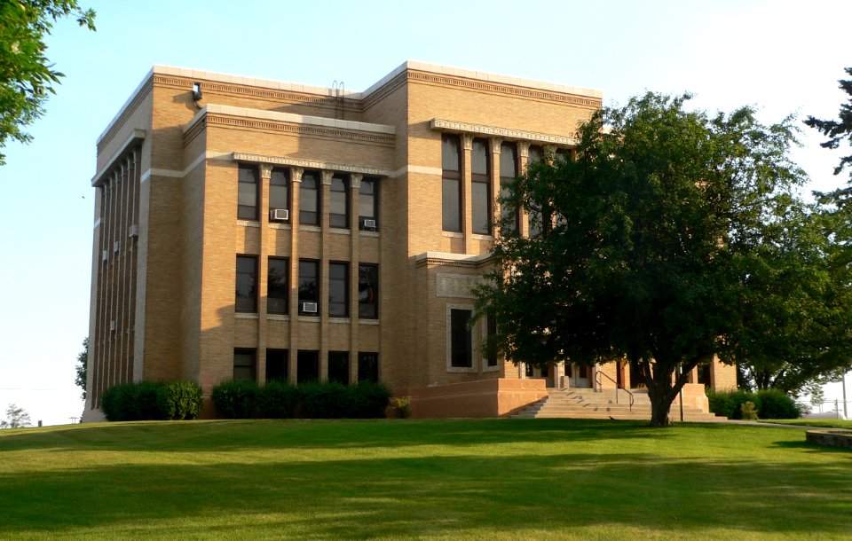 Charles Mix County courthouse from NE 2