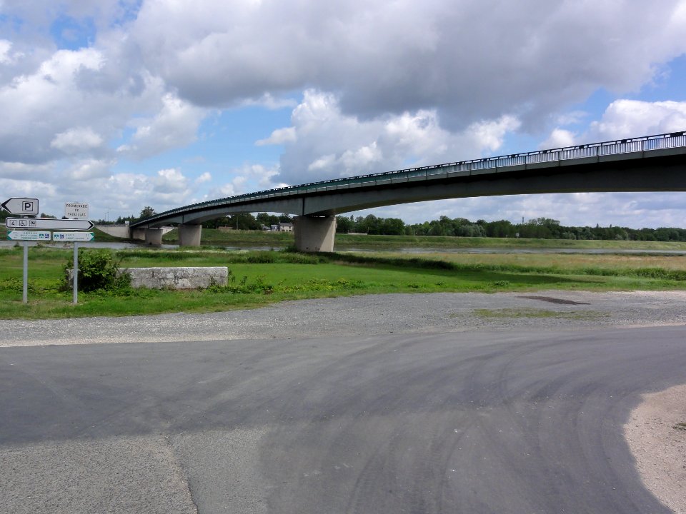 Chaumont-sur-Loire (Loir-et-Cher) Pont de la Loire, la Loire à vélo