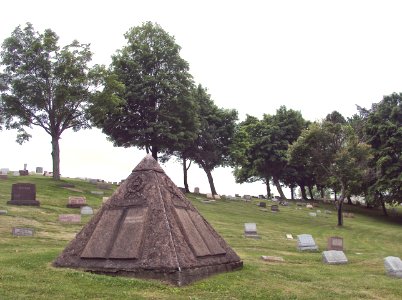 Charles Taze Russell Pyramid, United Cemeteries, 2015-06-08, 01