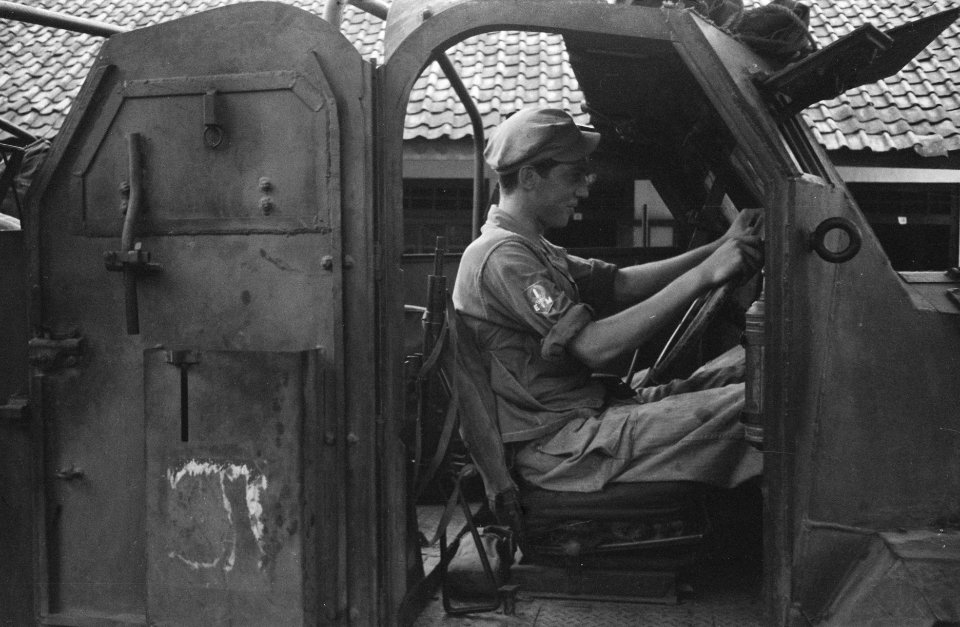 Chauffeur van pantserwagen, Bestanddeelnr 363-4-3