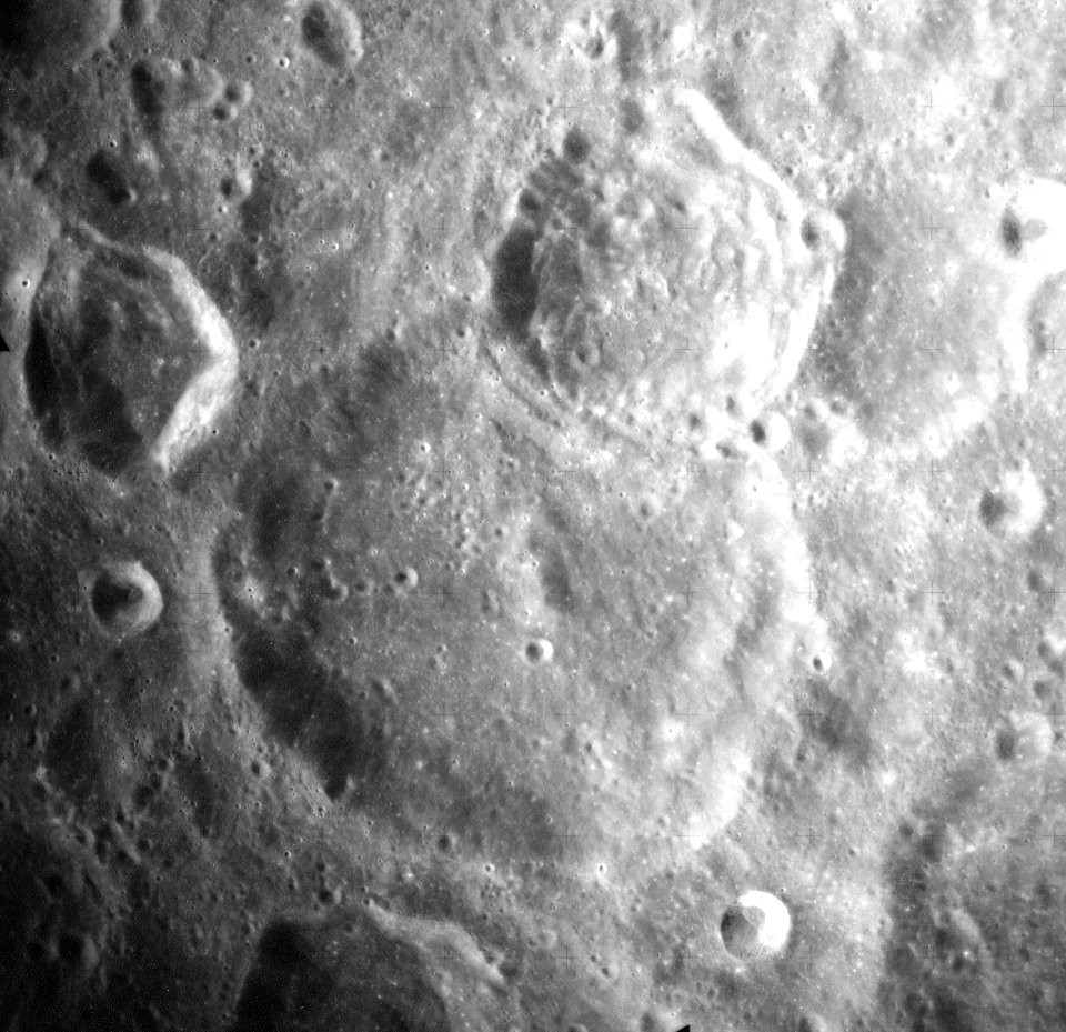 Chauvenet crater AS17-M-1131