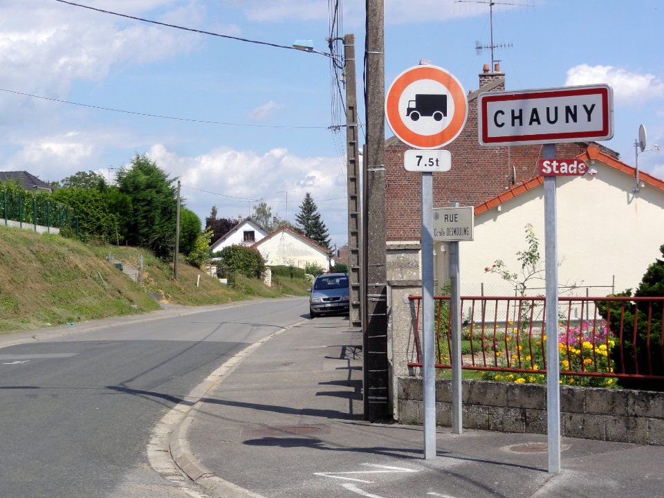Chauny (Aisne) city limit sign