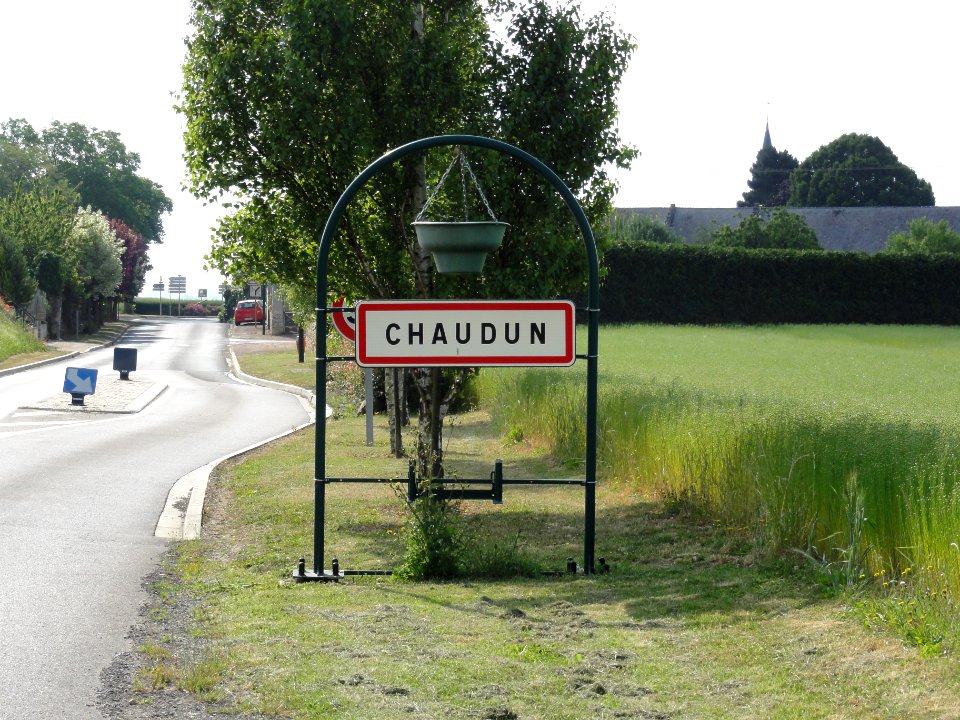 Chaudun (Aisne) city limit sign