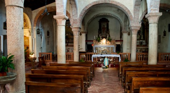 Chiesa di San Zeno in Oratorio, dentro