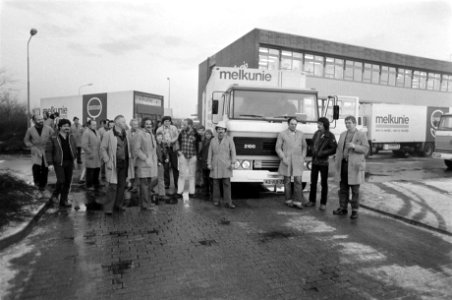 Chauffeurs CNC Melk Unie staken voor loonsverhoging (Amsterdam), Bestanddeelnr 930-6041