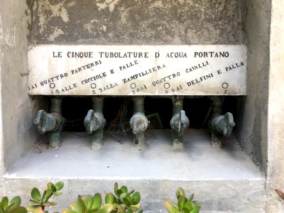 Chiavi dell'acqua - Chiostro di San Gregorio Armeno (Napoli)-5785