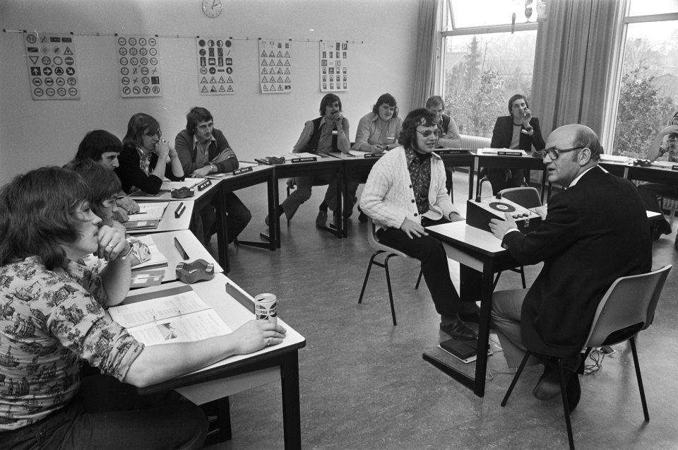 Chauffeursschool in Lunteren geopend overzicht tijdens een der lessen (reacties, Bestanddeelnr 928-4661