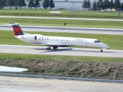 Chautauqua (Delta Connection) ERJ-145 N575RP KCMH