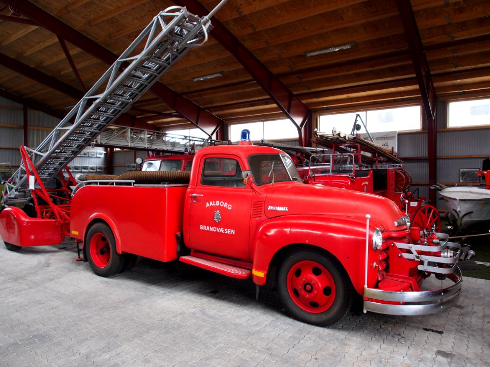 Chevrolet fire engine Aalborg Brandvaesen in Aalborg Forsvars- og Garnisonsmuseum, pic2