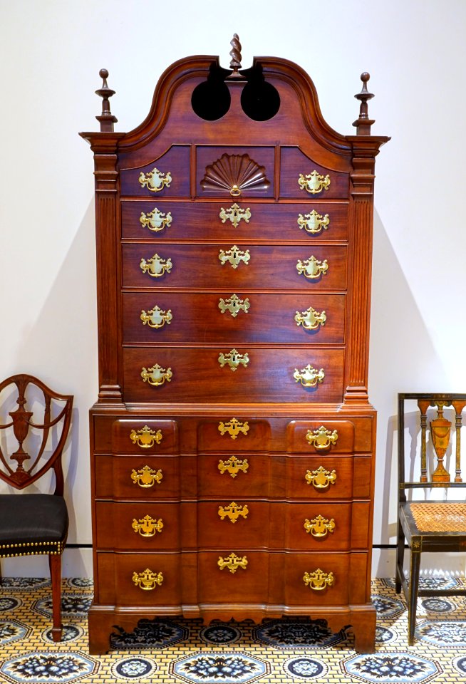 Chest-on-chest, by Abraham Watson, Salem MA, 1750-1760, mahogany, white pine, brass - Peabody Essex Museum - DSC06816