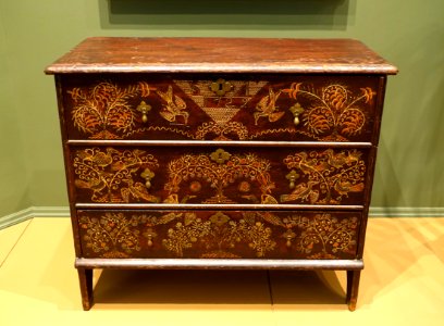 Chest with painted decoration and inscription 'S A 1729', by Robert Crossman (1707-1799), 1729, painted pine - Currier Museum of Art - Manchester, NH - DSC07610