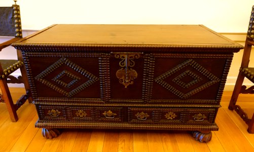 Chest, Portugal, 1650-1700s, Brazilian hardwood, mahogany, ebony, iron fittings - Museu Nacional de Soares dos Reis - Porto, Portugal - DSC00492