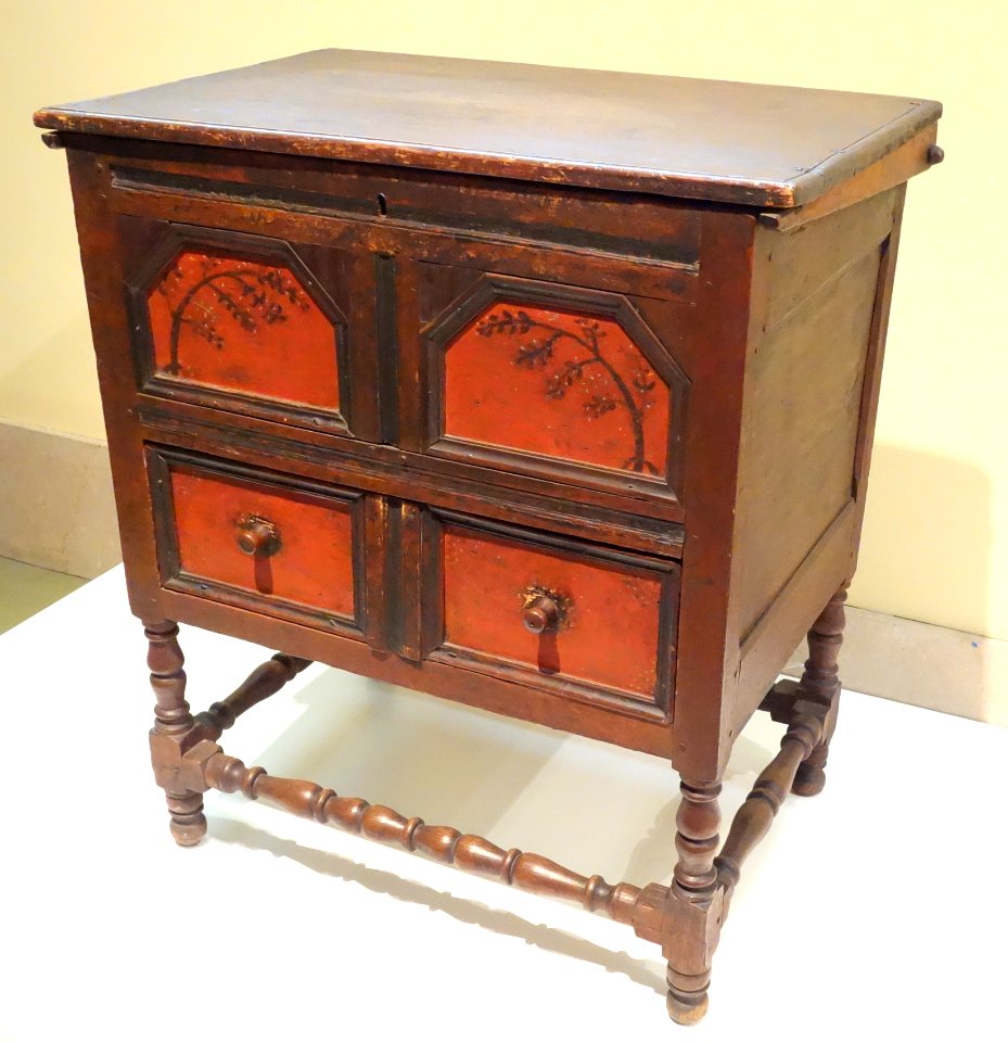 Chest, New England, 1700-1720, oak, pine, and pigment - Brooklyn Museum - DSC09151