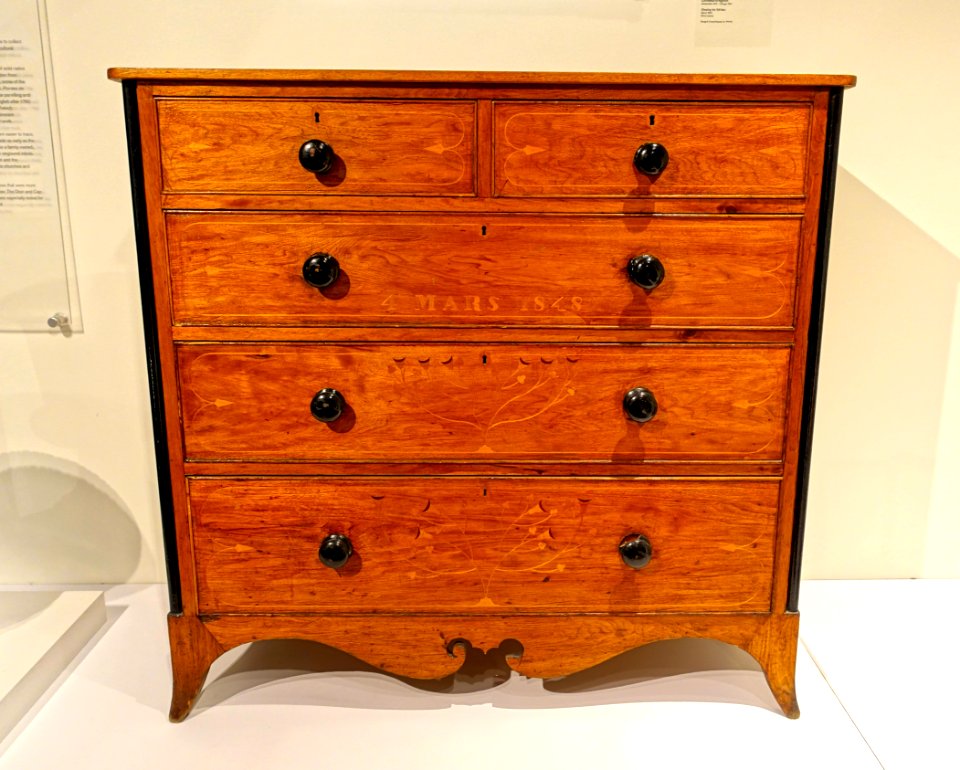 Chest of drawers, County of Bellechasse, Quebec, 1848, butternut with pine, maple inlay, black painted doorknobs and quarter columns - Montreal Museum of Fine Arts - Montreal, Canada - DSC09078