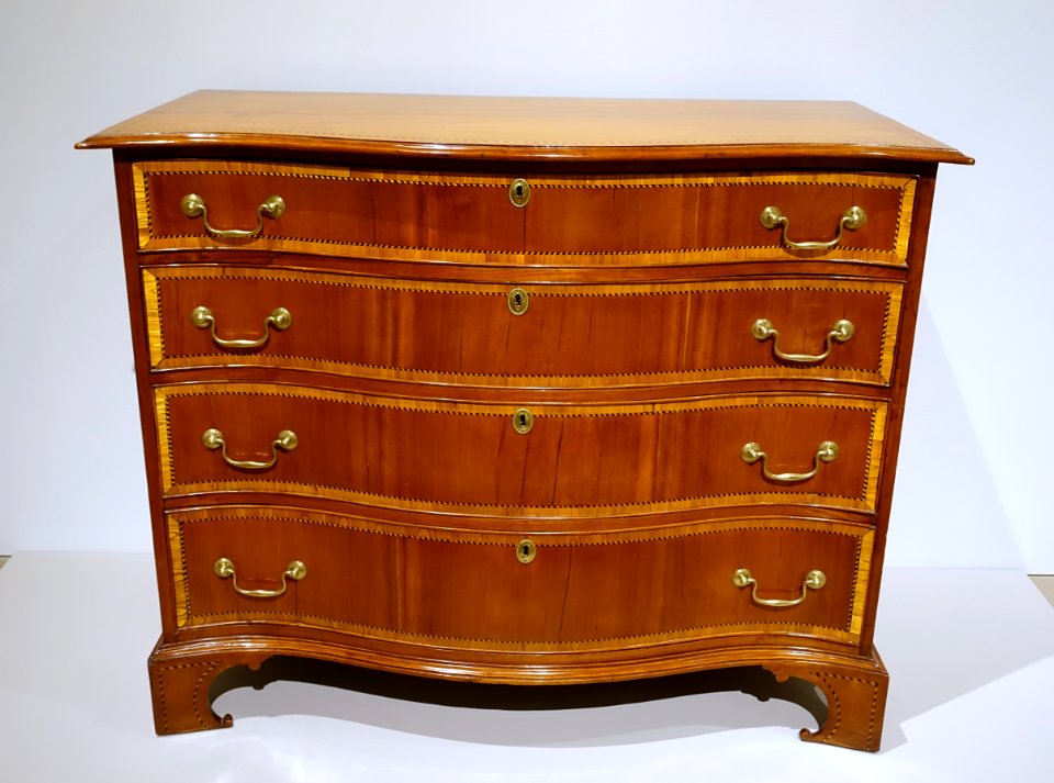 Chest of drawers, Connecticut River Valley area, 1790-1805, cherry, southern yellow pine, yellow poplar, eastern white pine, chestnut, possibly ash - Dallas Museum of Art - DSC04734