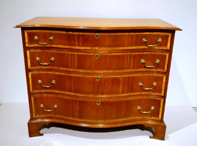 Chest of drawers, Connecticut River Valley area, 1790-1805, cherry, southern yellow pine, yellow poplar, eastern white pine, chestnut, possibly ash - Dallas Museum of Art - DSC04734