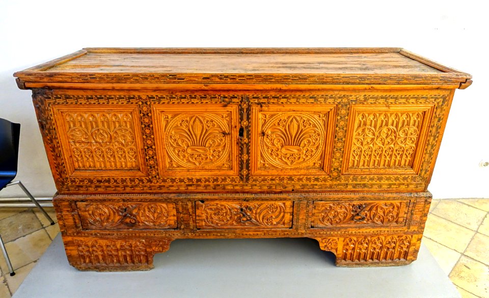 Chest, Salzburg, late 1400s, softwood, limewood, maple, moor oak, plum wood - Germanisches Nationalmuseum - Nuremberg, Germany - DSC03682