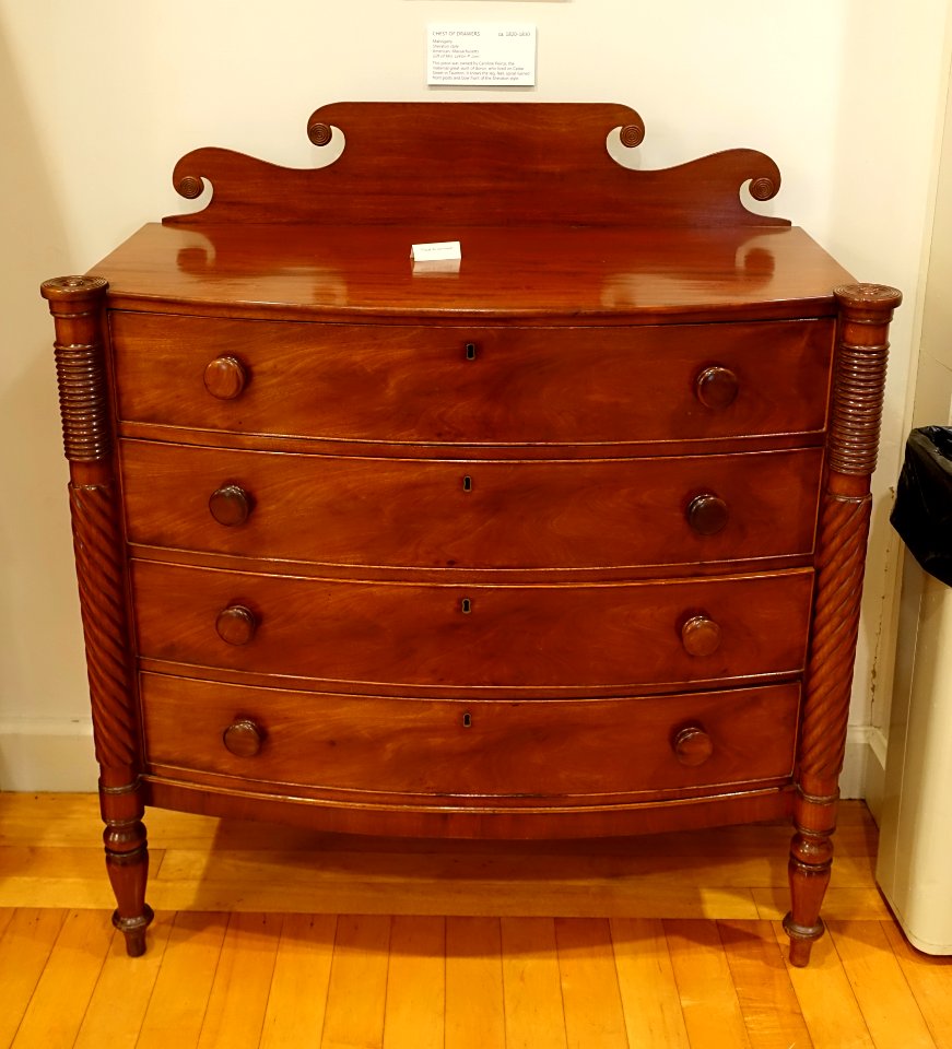 Chest of drawers, Massachusetts, c. 1820-1830, mahogany - Old Colony History Museum - Taunton, Massachusetts - DSC03753