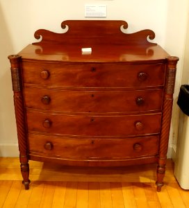 Chest of drawers, Massachusetts, c. 1820-1830, mahogany - Old Colony History Museum - Taunton, Massachusetts - DSC03753