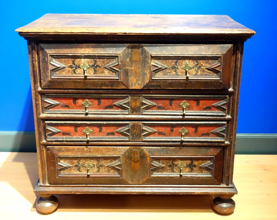 Chest of Drawers, unknown maker, Massachusetts, c. 1690, oak and pine - Brooklyn Museum - DSC09231