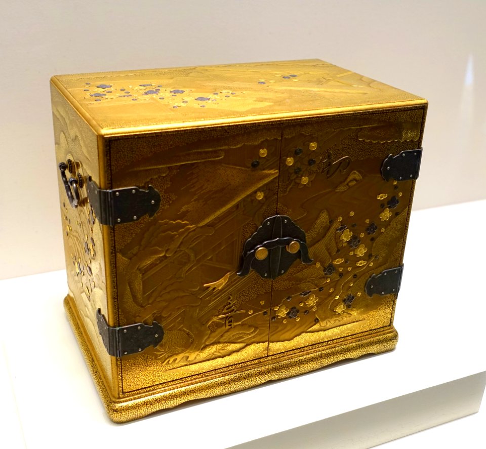 Chest of drawers (kodansu), Japan, Meiji period, 1868-1912 AD, bronze and gold lacquer on wood, silver mounts - Dallas Museum of Art - DSC05137