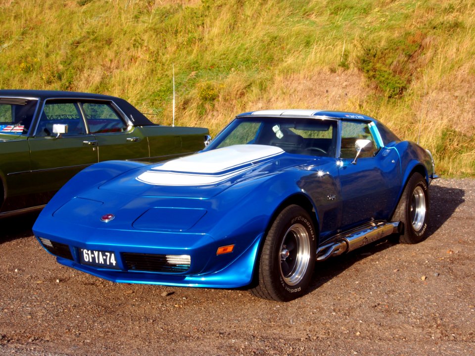 Chevrolet Corvette Stingray pic2 photo