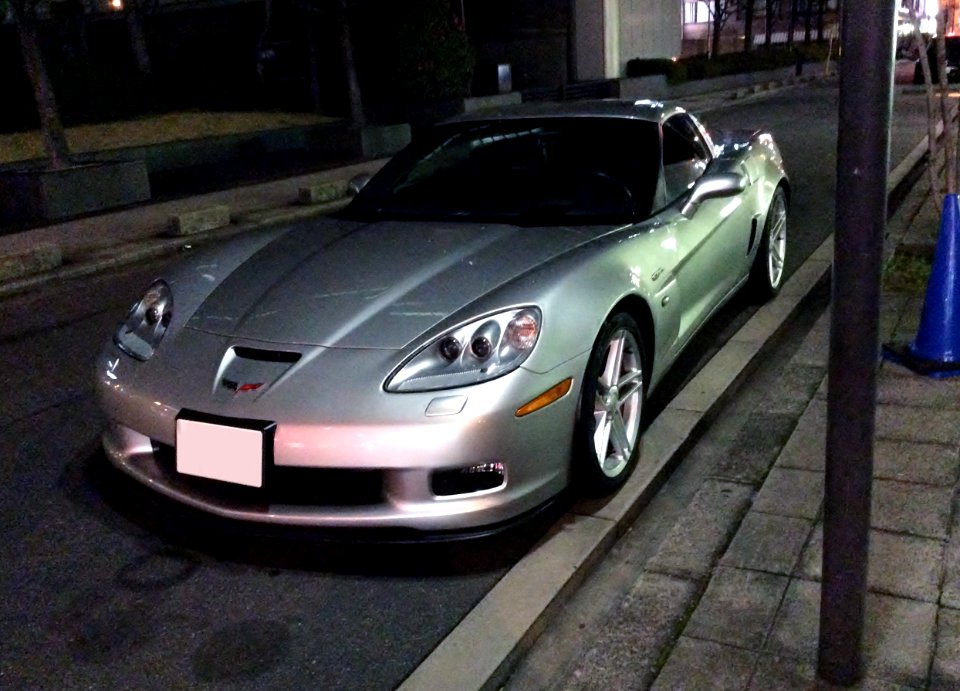 CHEVROLET CORVETTE Z06 (C6) at night front