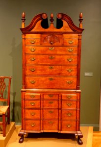 Chest-on-chest, maker unknown, probably southern New Hampshire, c. 1785, maple and white pine - Currier Museum of Art - Manchester, NH - DSC07682