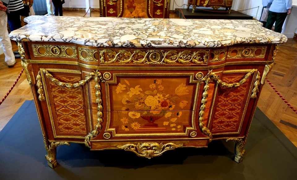 Chest of drawers, by Jean-Henri Riesener, 1776, made for the Comtesse de Provence - Waddesdon Manor - Buckinghamshire, England - DSC07781