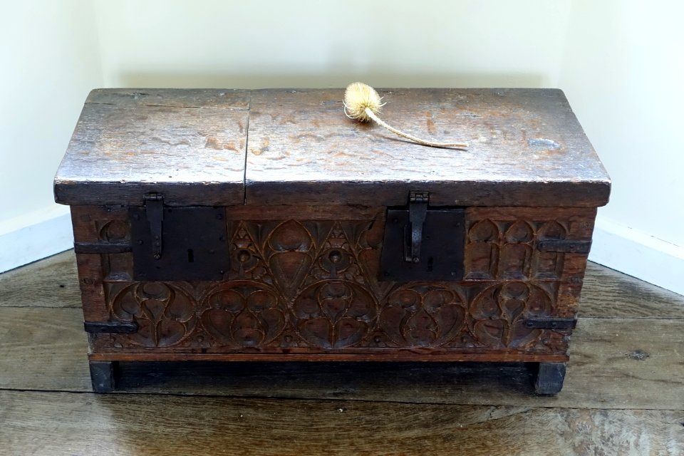Chest - Earl's Apartments, Haddon Hall - Bakewell, Derbyshire, England - DSC02725