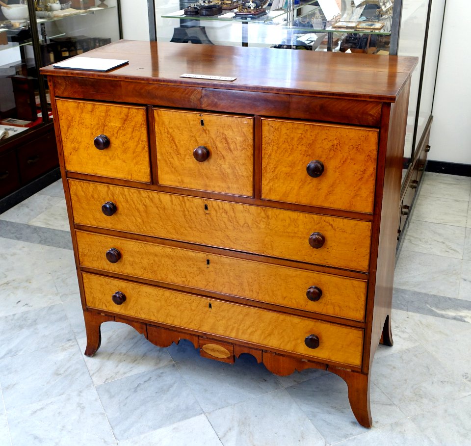 Chest of drawers, attributed to western Vermont, 1810-1820, cherry, maple, and white pine, with birch and mahogany veneers - Bennington Museum - Bennington, VT - DSC08728