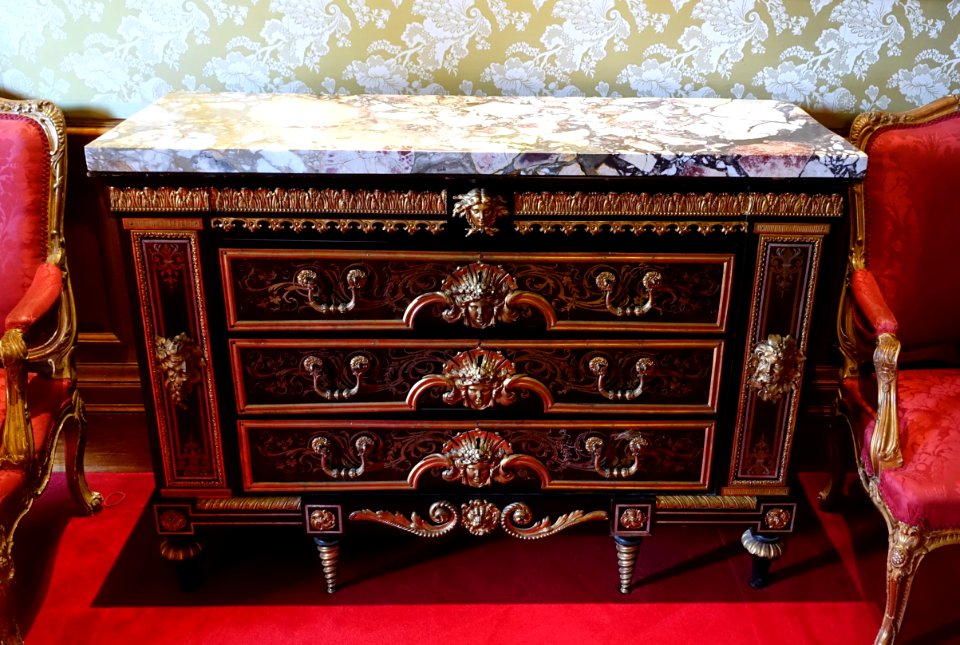 Chest of drawers, maker unknown, France, 1700-1800 and later - Waddesdon Manor - Buckinghamshire, England - DSC07773